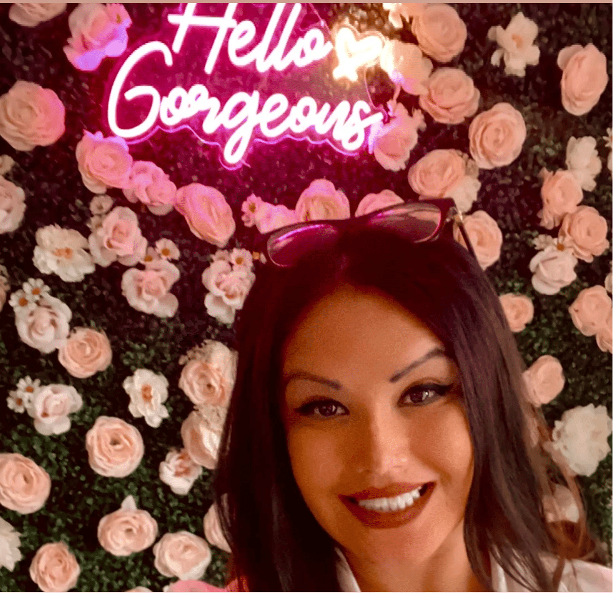 Roxy Washburn w Helllo Gorgeous Sign